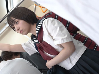 通学中の女子⚫︎生に狙いを定め好き放題に！